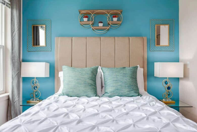 Dedicated workspace in furnished corporate apartment - Roundtop Rentals