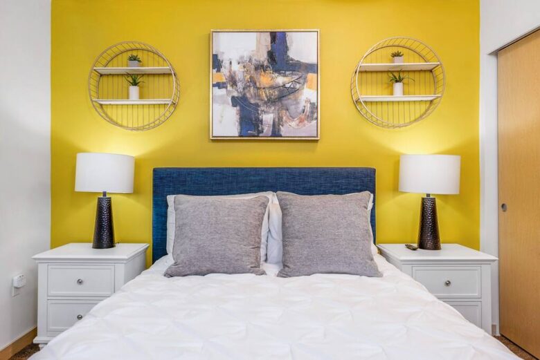 Fully furnished apartment kitchen - Roundtop Rentals Seattle