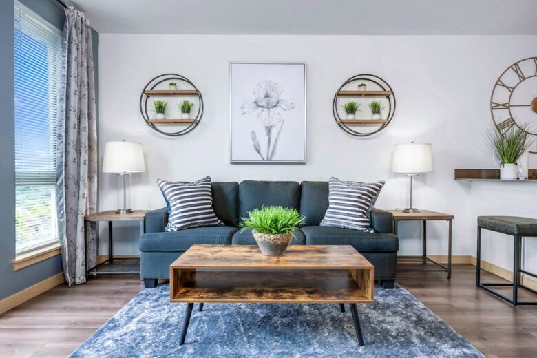 Bright furnished apartment with full kitchen - Roundtop Rentals Seattle